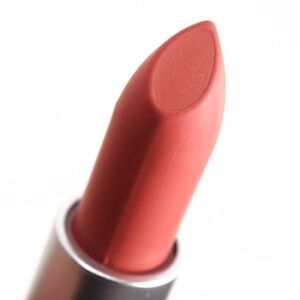 MAC Runway Hit Retro Matte Lipstick NIB